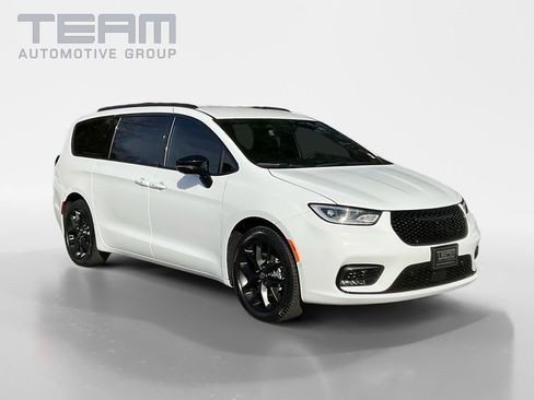 New 2026 Chrysler Pacifica Select w/ S Appearance Package image 1