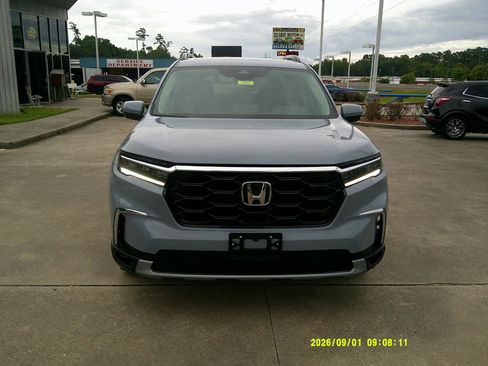 Used 2023 Honda Pilot Touring image 6