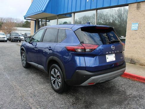 Used 2023 Nissan Rogue SV image 4