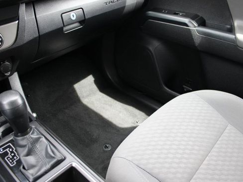 Used 2022 Toyota Tacoma SR RWD image 11