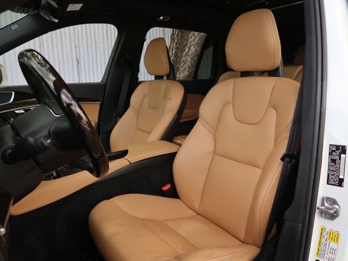 Used 2016 Volvo XC90 T6 Momentum w/ Momentum Plus Package AWD/4WD image 12