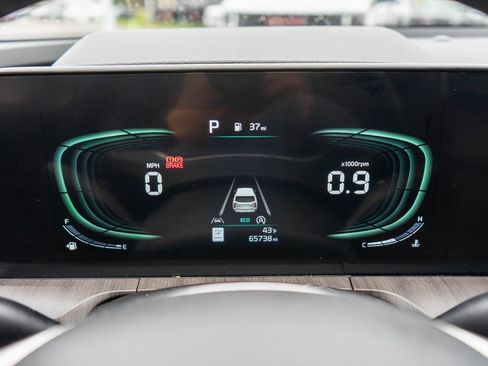 Used 2023 Kia Telluride EX w/ EX Captain's Chair Package image 23