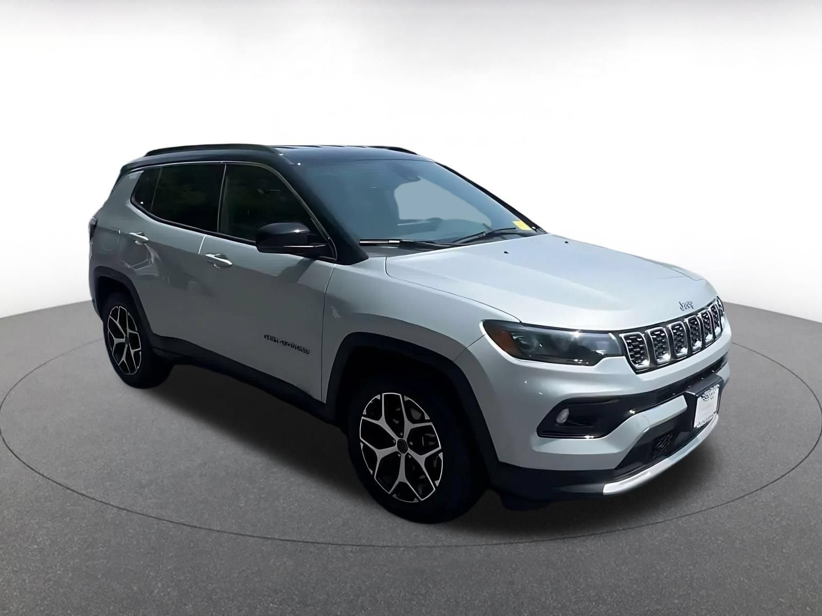 Used 2025 Jeep Compass Limited AWD/4WD image 2