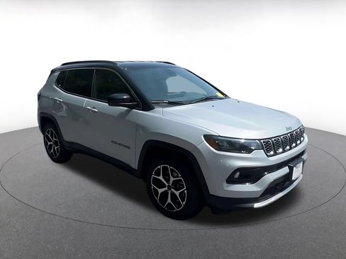 Used 2025 Jeep Compass Limited AWD/4WD image 2