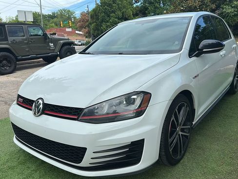 Used 2017 Volkswagen GTI SE FWD image 3