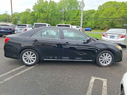 Used 2012 Toyota Camry XLE w/ Leather Pkg FWD image 7