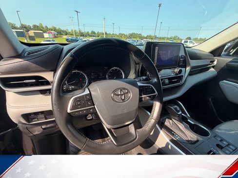 Used 2023 Toyota Highlander LE FWD image 15