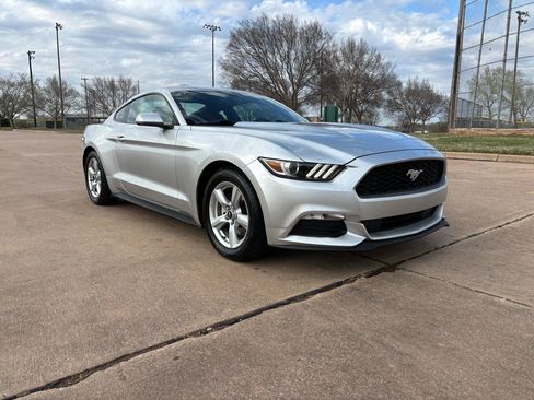 Used 2016 Ford Mustang Coupe RWD image 28