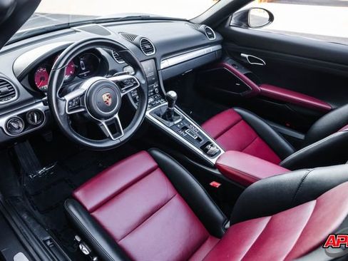 Used 2021 Porsche 718 Boxster image 2