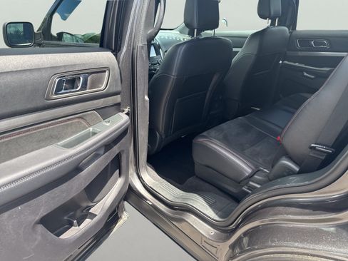 Used 2019 Ford Explorer XLT w/ Equipment Group 202A AWD/4WD image 22