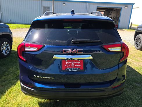 Used 2022 GMC Terrain SLE w/ Driver Convenience Package FWD image 5