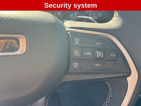 Used 2023 Jeep Grand Cherokee Laredo image 23