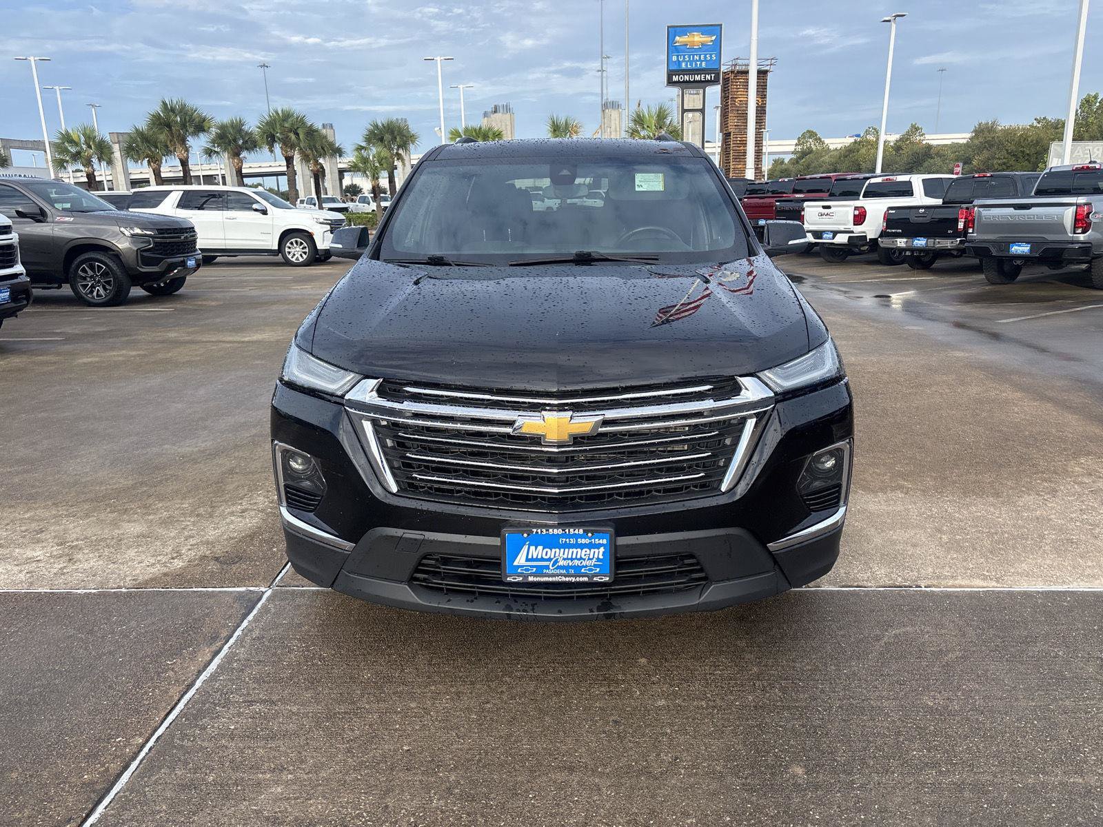 Used 2023 Chevrolet Traverse LT AWD/4WD image 2