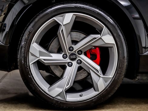 Used 2024 Audi Q8 e-tron Prestige image 38