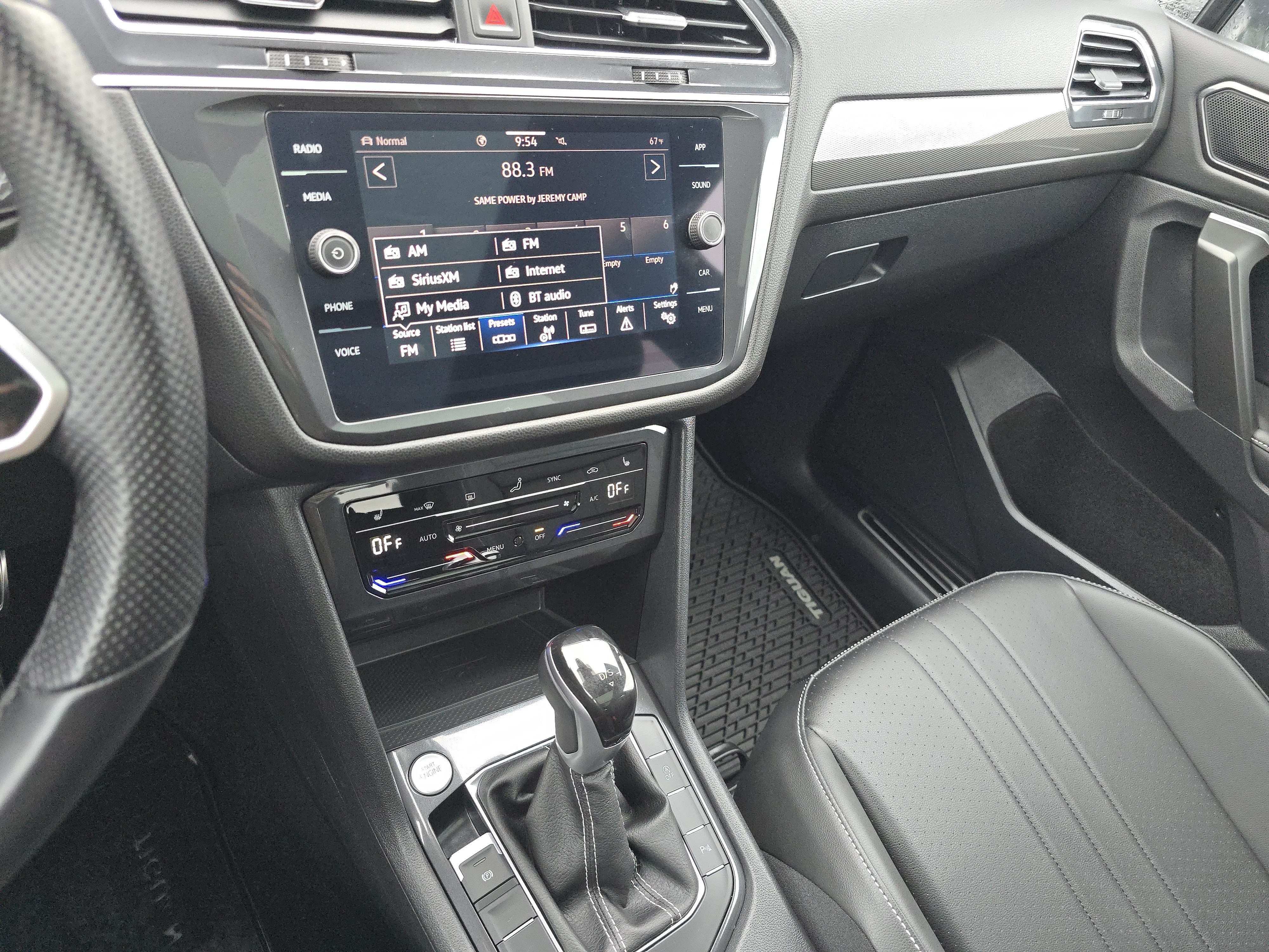 Certified 2024 Volkswagen Tiguan SE R-Line AWD/4WD image 24