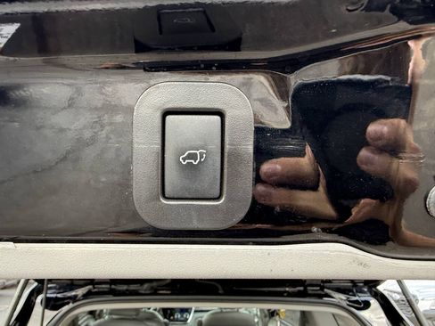 Used 2016 Toyota Sienna XLE FWD image 21