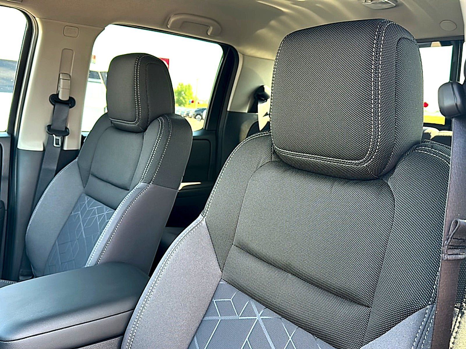 New 2027 Nissan Frontier SV RWD image 11