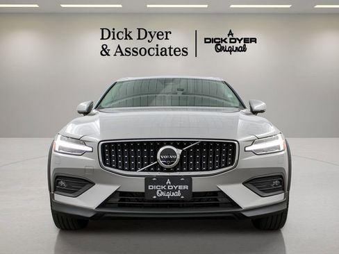 Used 2025 Volvo V60 B5 Cross Country Plus AWD/4WD image 8