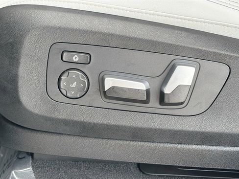 New 2026 BMW X5 xDrive50e w/ M Sport Package image 26