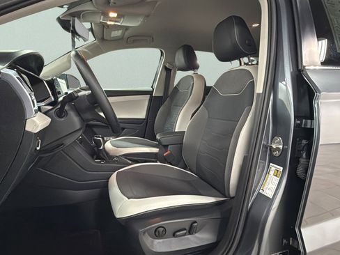 Certified 2025 Volkswagen Taos SE image 16