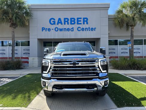 Used 2025 Chevrolet Silverado 2500 LTZ w/ LTZ Convenience Package image 2