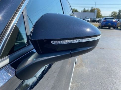 New 2025 Volkswagen Tiguan SE image 13