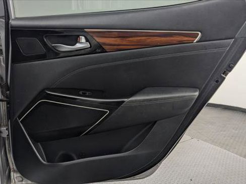 Used 2017 Kia Cadenza Premium w/ Luxury Package image 19