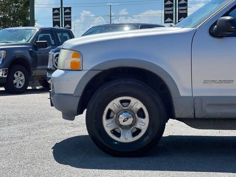 Used 2002 Ford Explorer XLT AWD/4WD image 4