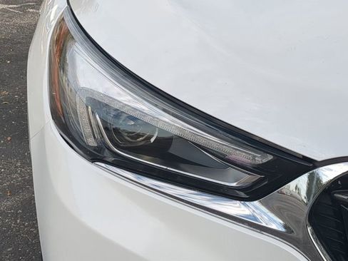 Used 2021 Buick Enclave Essence image 10