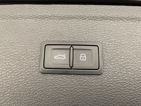 Used 2023 Audi Q5 Premium w/ Convenience Package image 39