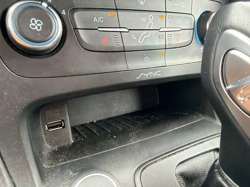 Used 2015 Ford Focus SE w/ SE Cold Weather Package FWD image 27