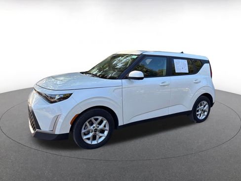 Used 2025 Kia Soul LX w/ LX Technology Package FWD image 4