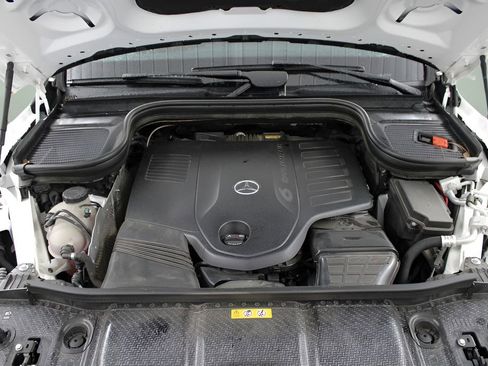 Used 2024 Mercedes-Benz GLS 450 4MATIC image 40