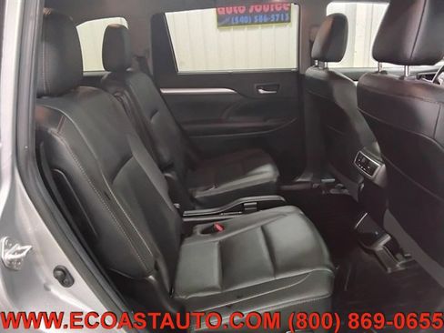 Used 2019 Toyota Highlander XLE AWD/4WD image 16