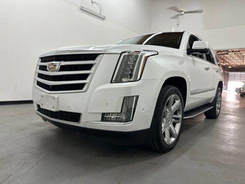 Used 2019 Cadillac Escalade Luxury AWD/4WD image 25