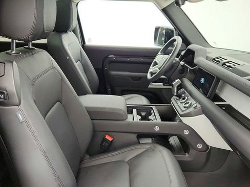 Used 2023 Land Rover Defender 90 SE image 23