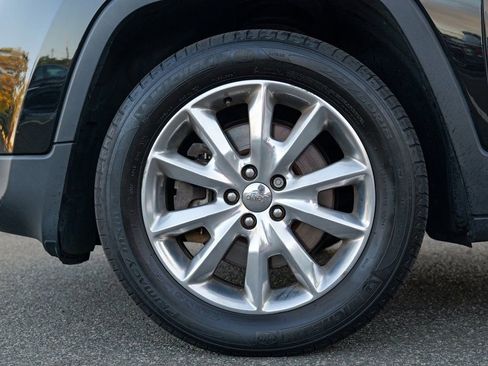 Used 2017 Jeep Cherokee Limited image 15