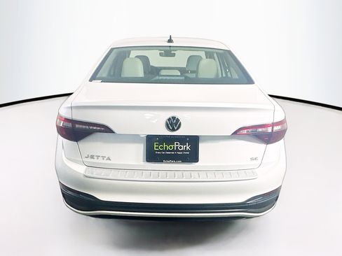 Used 2023 Volkswagen Jetta SE w/ Panoramic Sunroof Package FWD image 7