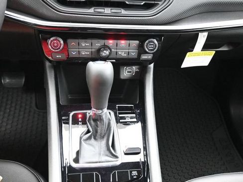 New 2026 Jeep Compass Latitude AWD/4WD image 10