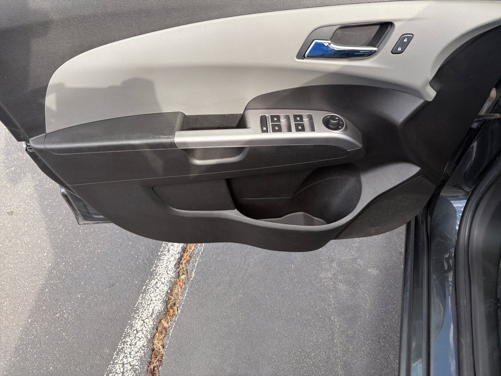 Used 2017 Chevrolet Sonic Premier FWD image 9