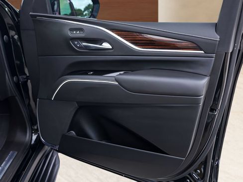 Used 2021 Cadillac Escalade Luxury AWD/4WD image 29