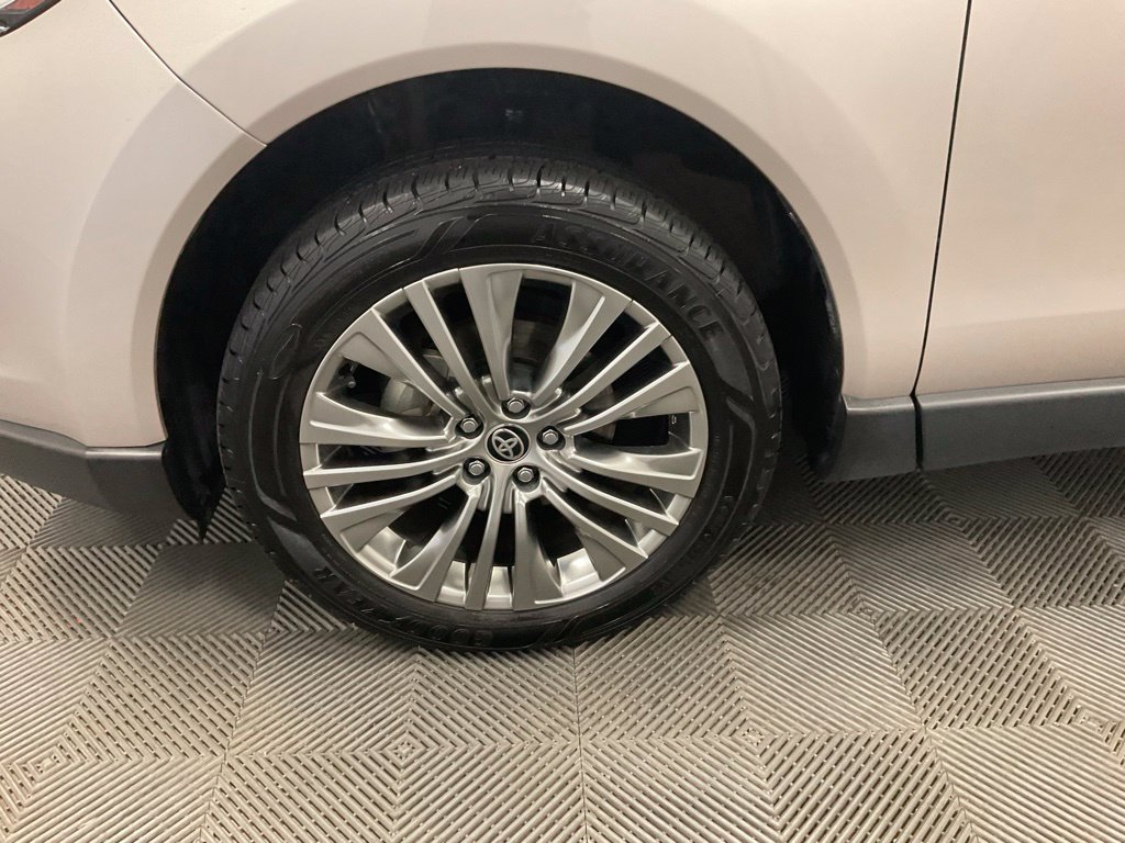 Used 2023 Toyota Venza Limited AWD/4WD image 14
