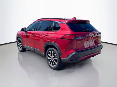 Used 2023 Toyota Corolla Cross XLE image 5