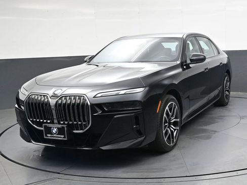 Used 2024 BMW 760i xDrive image 8