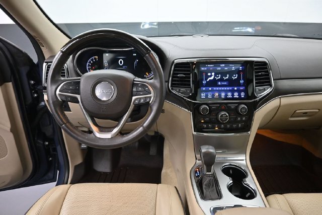 Used 2019 Jeep Grand Cherokee Overland AWD/4WD image 11