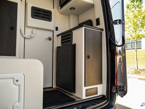 Used 2021 Mercedes-Benz Sprinter 3500 w/ Comfort Plus Package image 76