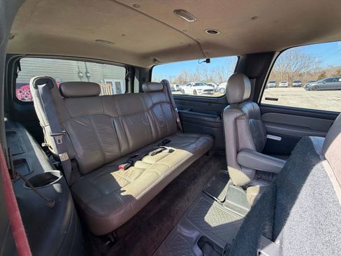Used 2000 Chevrolet Suburban 2500 LT w/ LT Preferred Equipment Group image 16