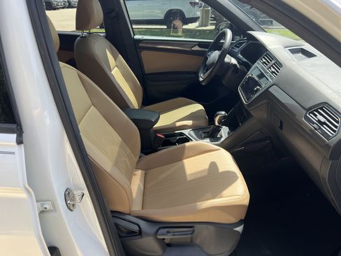 Used 2022 Volkswagen Tiguan SE R-Line FWD image 28