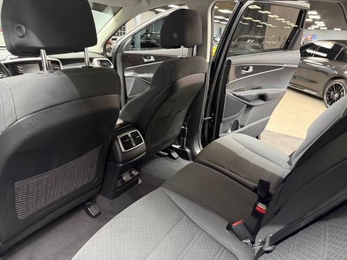 Used 2017 Kia Sorento AWD image 39
