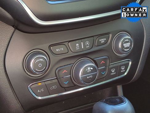 Used 2019 Jeep Cherokee Latitude Plus image 20